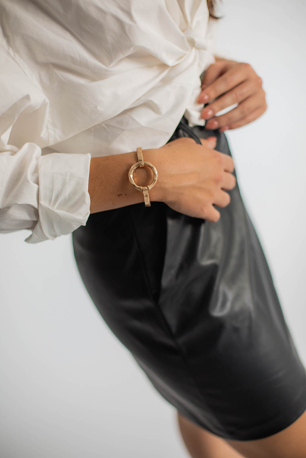 Stephanie Round Bracelet in Gold